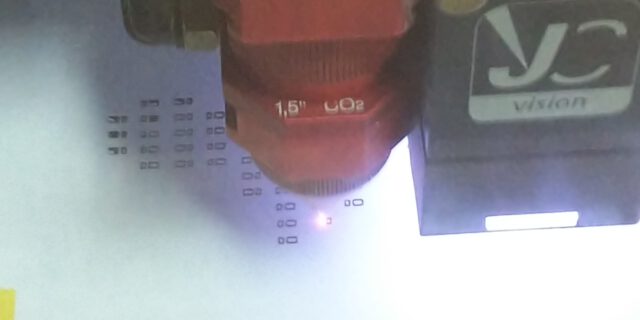 レーザーカッターで紙製ステンシルを作るの巻