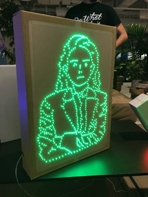 LEDで光の画を描いた作品